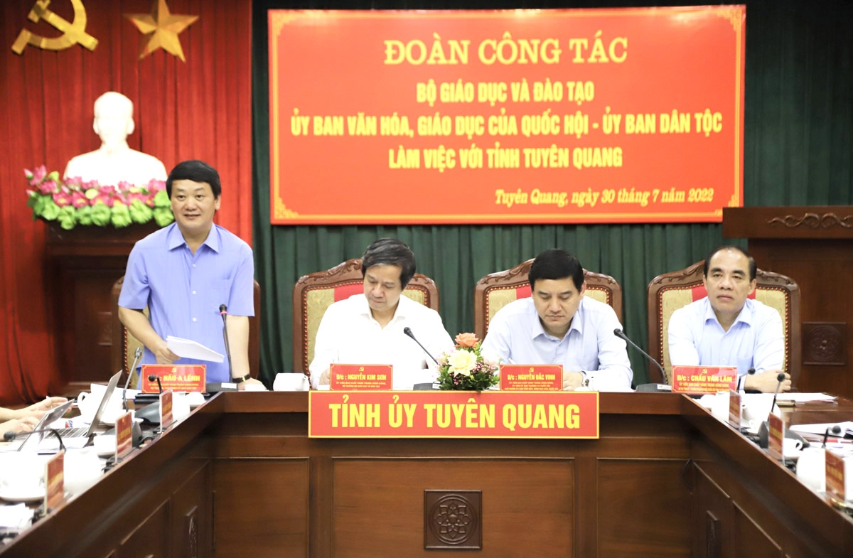 Bộ trưởng, Chủ nhiệm Uỷ ban Dân tộc Hầu A Lềnh mong muốn tỉnh Tuyên Quang quan tâm nâng cao chất lượng nguồn nhân lực người DTTS