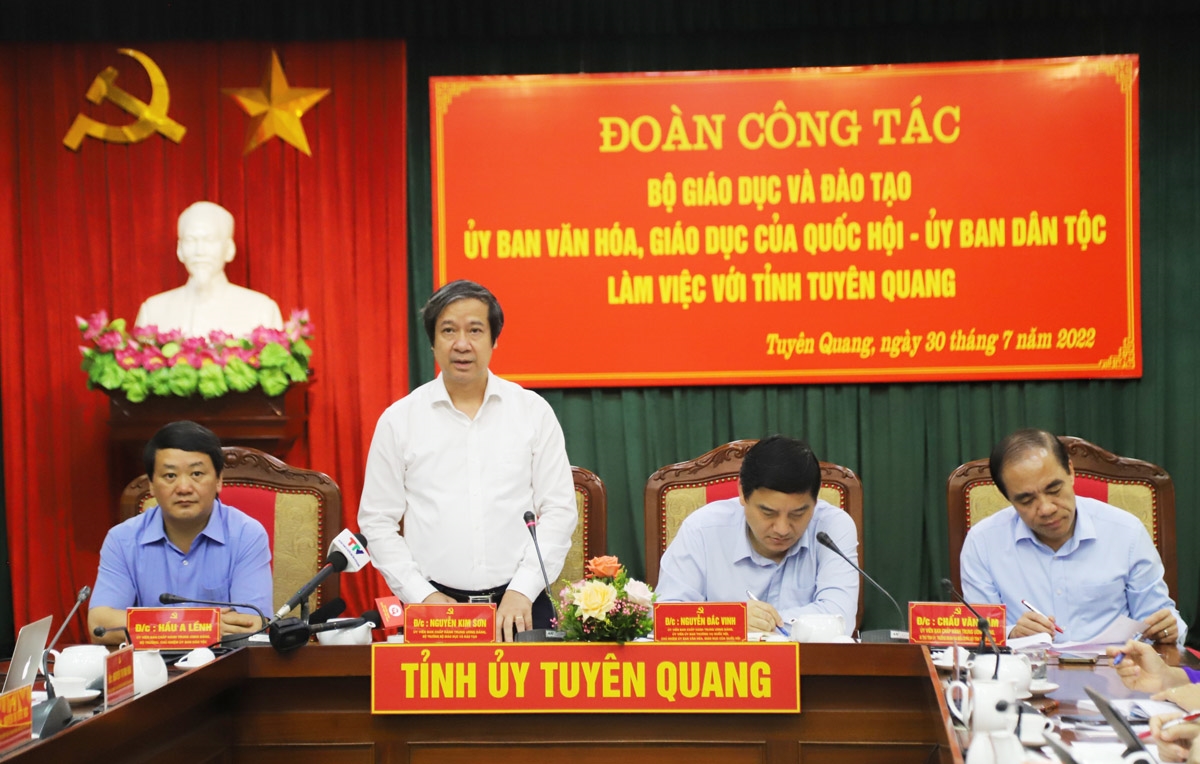 Bộ trưởng Bộ GD&ĐT Nguyễn Kim Sơn ghi nhận và đánh giá cao tỉnh Tuyên Quang đã dành nhiều sự quan tâm đến giáo dục