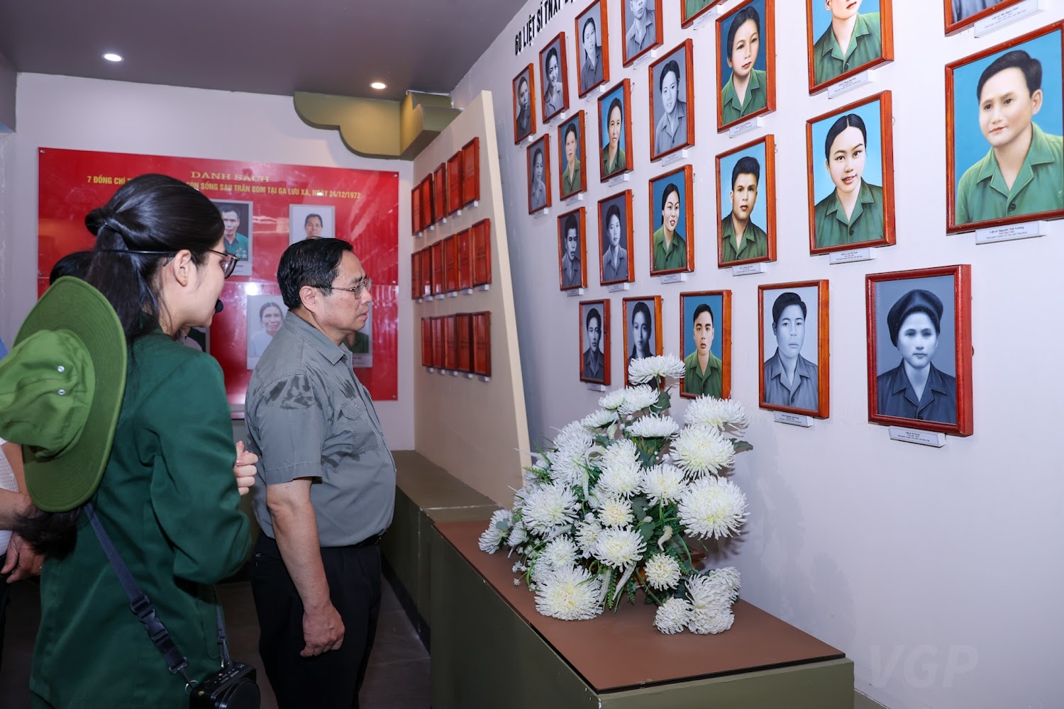  Thủ tướng thành kính tri ân sự hy sinh của 60 TNXP Đại đội 915, Đội 91 Thái Nguyên - Ảnh: VGP/Nhật Bắc