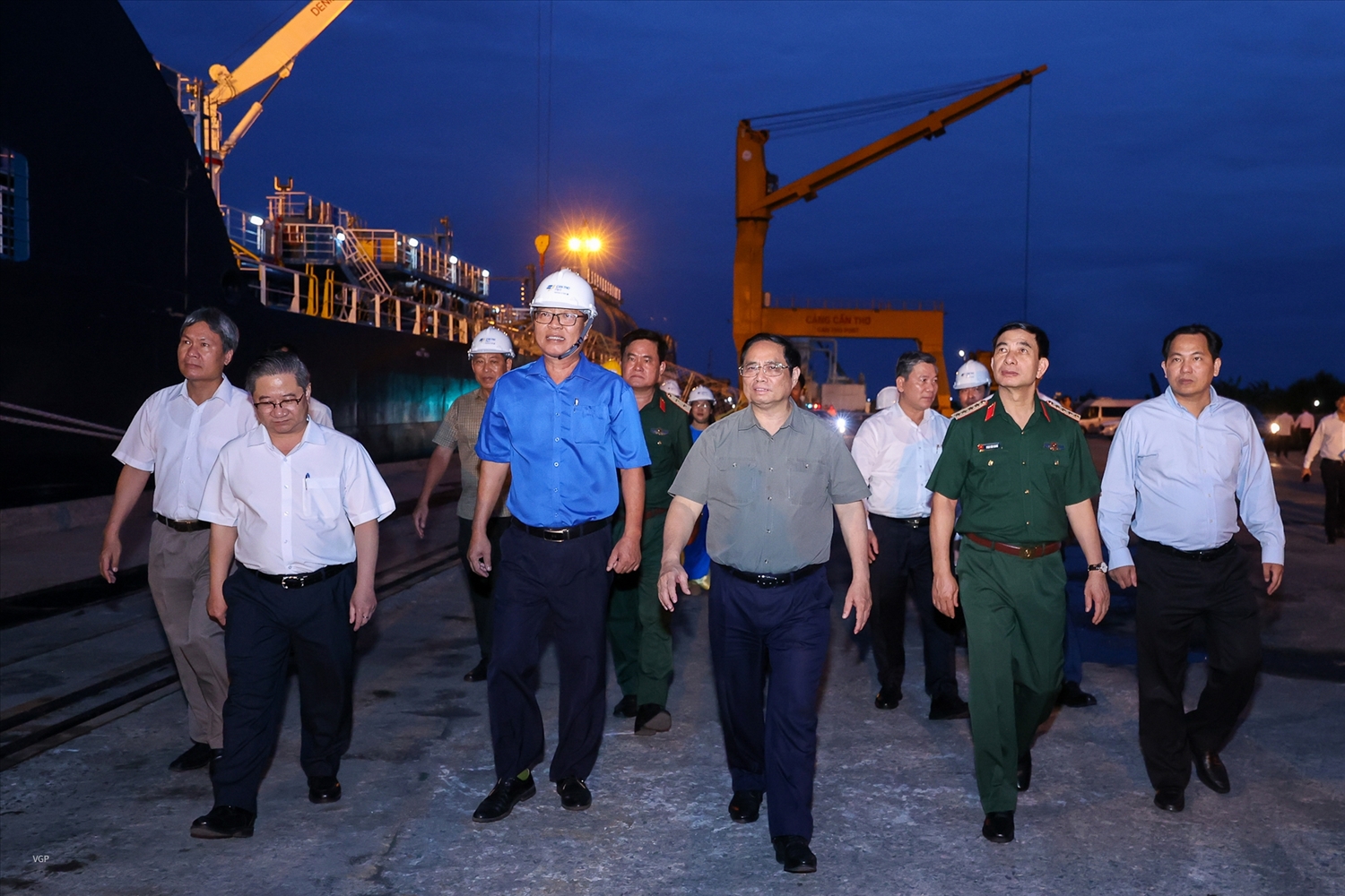 Thủ tướng Phạm Minh Chính và Đoàn công tác đã đi khảo sát thực địa cảng Cái Cui. Ảnh VGP/Nhật Bắc