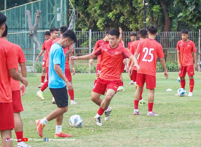 Thầy trò HLV Đinh Thế Nam đã sẵn sàng để có kết quả đẹp trước U19 Thái Lan. (Ảnh: VFF)