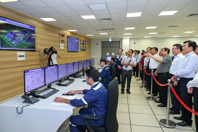 Thủ tướng dự lễ khánh thành nhà máy nhiệt điện Sông Hậu 1. Ảnh: VGP/Nhật Bắc