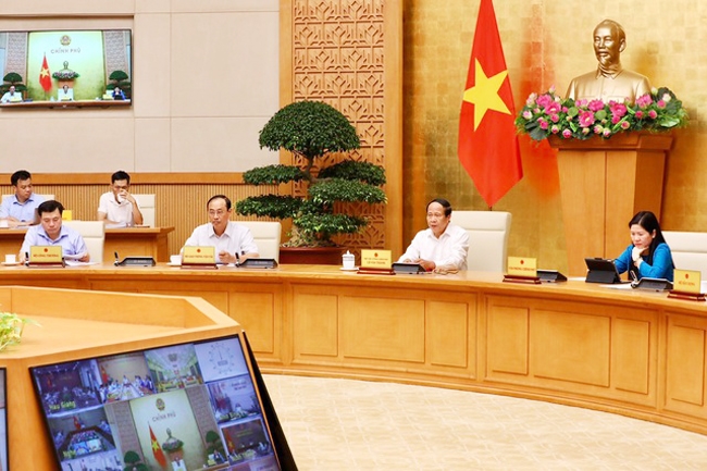 Phó Thủ tướng Lê Văn Thành chủ trì cuộc họp trực tuyến Ban Chỉ đạo của Chính phủ triển khai thực hiện Dự án xây dựng công trình đường bộ cao tốc Bắc - Nam phía Đông. (Ảnh: VGP/Đức Tuân)