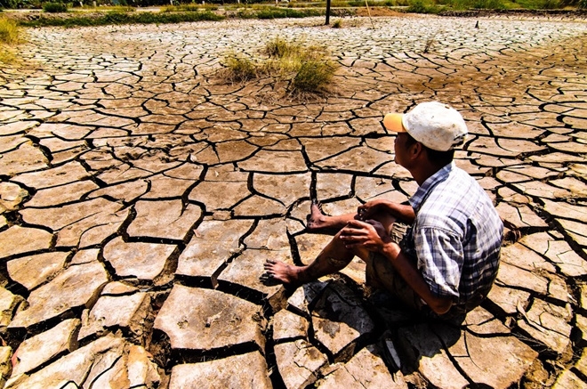Biến đổi khí hậu gây ra tình trạng khô hạn nứt nẻ đất