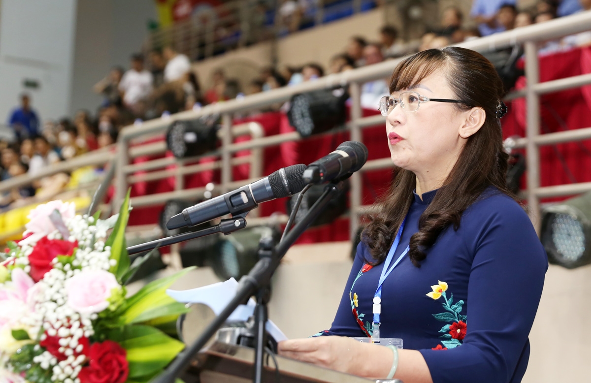 Phó Chủ tịch UBND tỉnh Lào Cai Giàng Thị Dung phát biểu Khai mạc Đại hội