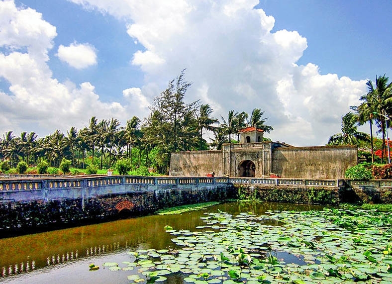 Hồ sen ngát xanh ở Thành cổ Quảng Trị