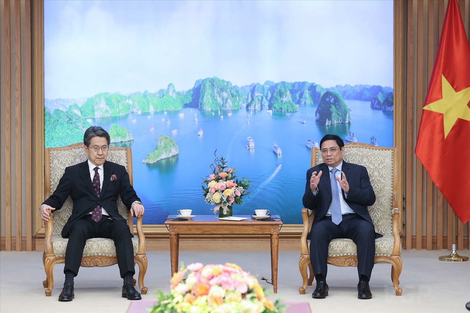 Thủ tướng nhấn mạnh đề nghị phía Nhật Bản và JBIC giúp đỡ Việt Nam xây dựng nền kinh tế tăng trưởng nhanh, bền vững, quy mô lớn hơn, độc lập tự chủ ngày càng cao gắn với tích cực, chủ động hội nhập quốc tế sâu rộng, thực chất, hiệu quả - Ảnh: VGP/Nhật Bắc