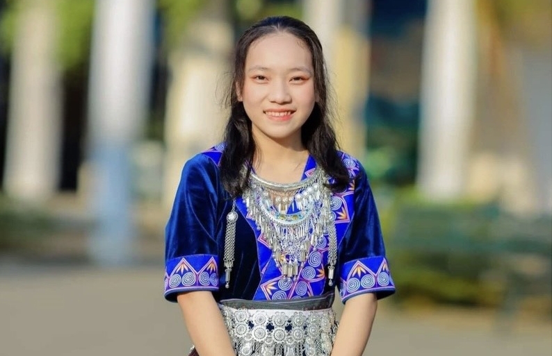 Hình ảnh: Nữ sinh người Mông đạt điểm 10 môn Lịch sử mơ ước trở thành nhà báo số 1