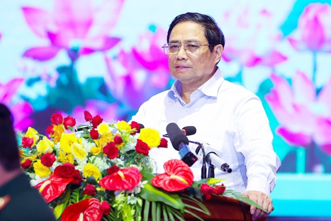 Thủ tướng Chính phủ Phạm Minh Chính phát biểu tại cuộc gặp mặt các đội tìm kiếm, quy tập hài cốt liệt sĩ. (Ảnh: VGP/Nhật Bắc)