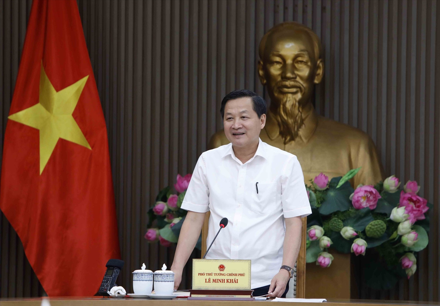Phó Thủ tướng Lê Minh Khái yêu cầu các bộ ngành, cơ quan Trung ương, địa phương tiếp tục thực hiện nghiêm, hiệu quả các văn bản chỉ đạo của Chính phủ, Thủ tướng Chính phủ về đầu tư công - Ảnh VGP/Trần Mạnh