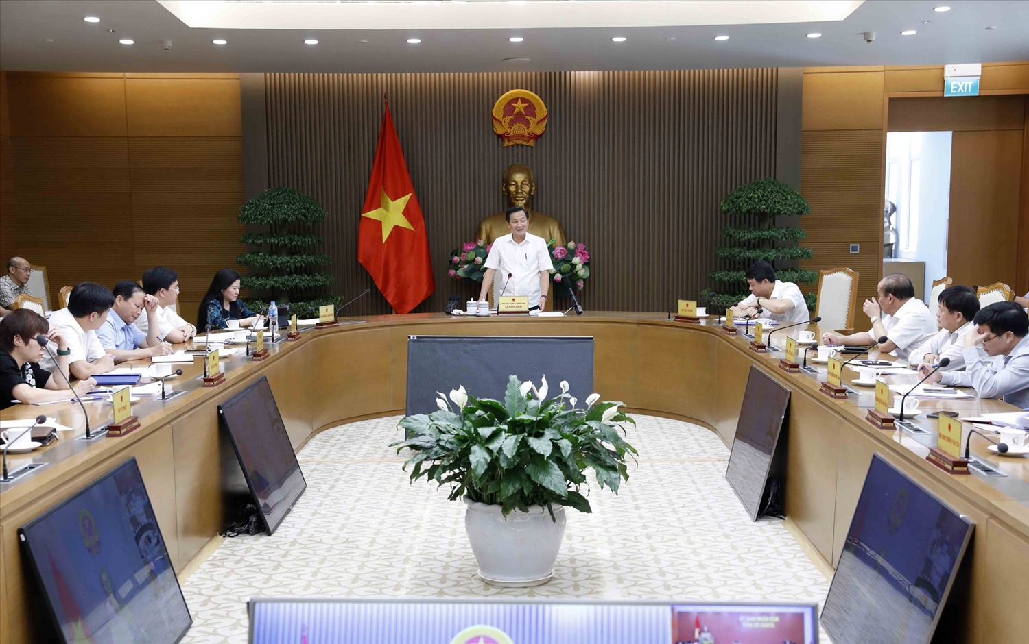 Phó Thủ tướng Lê Minh Khái họp Tổ công tác số 2 của Thủ tướng Chính phủ đôn đốc giải ngân vốn đầu tư công. Ảnh VGP/Trần Mạnh