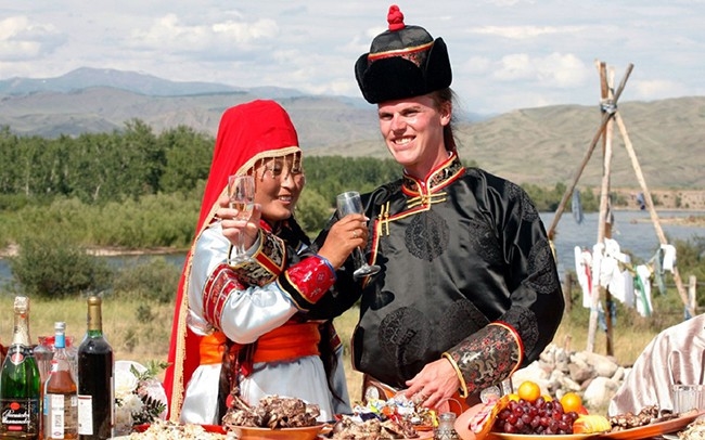 Trang phục cưới truyền thống của người Mông Cổ