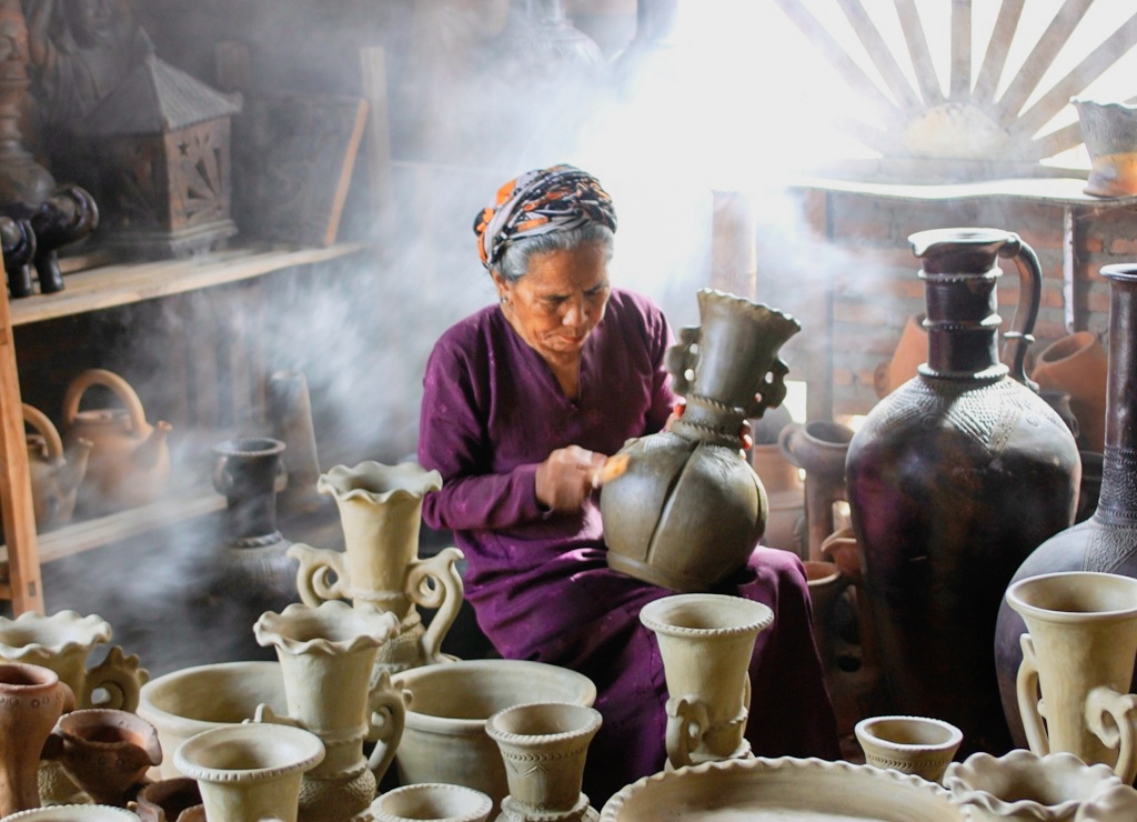 Nghề làm gốm của người Chăm tại Bình Thuận đang được bảo tồn và phát triển