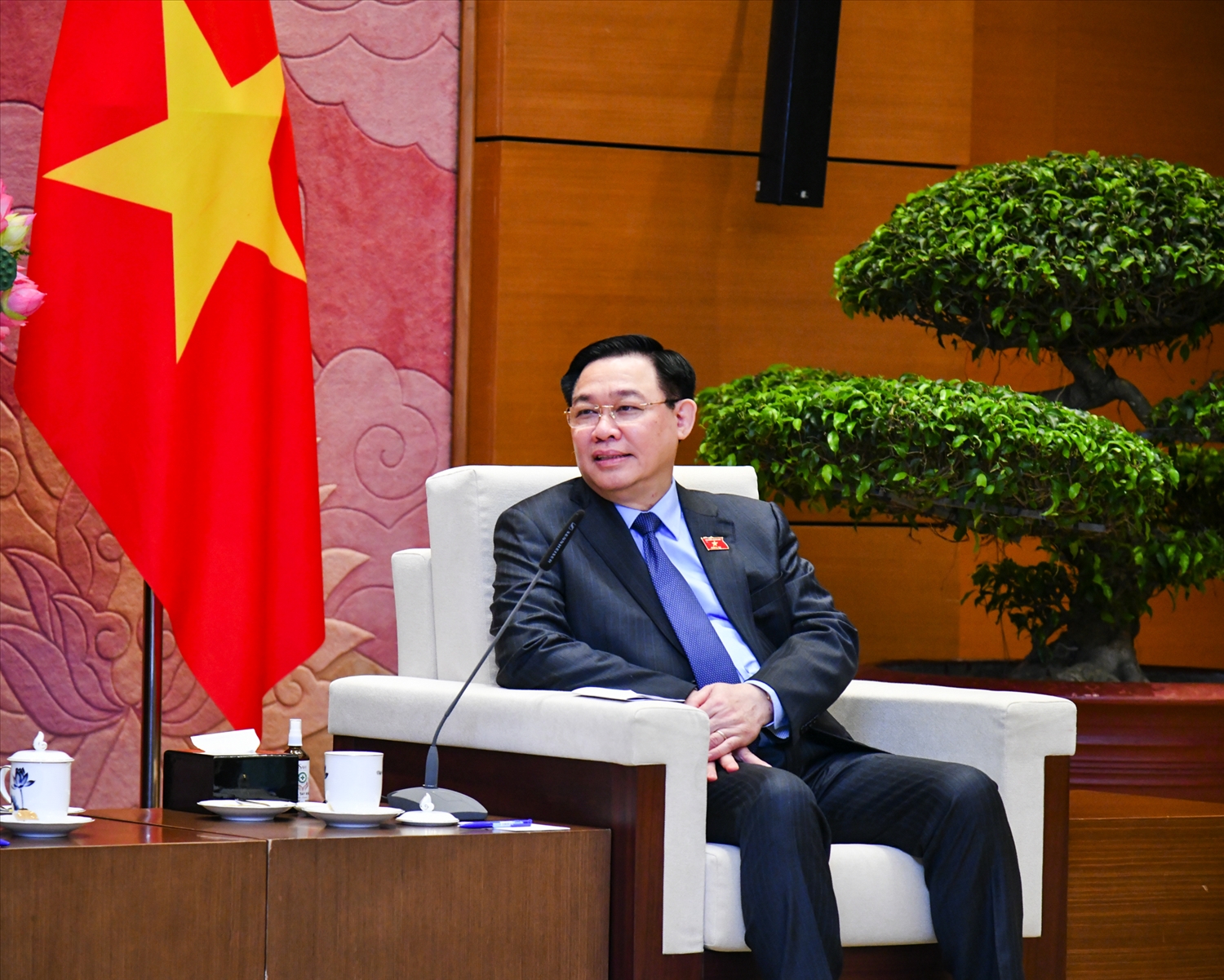 Chủ tịch Quốc hội tin tưởng rằng với những tình cảm tốt đẹp dành cho Việt Nam và bề dày kinh nghiệm công tác ngoại giao, Đại sứ Cuba sẽ có nhiều đóng góp quan trọng, thúc đẩy mạnh mẽ hơn nữa quan hệ giữa Việt Nam với Cuba