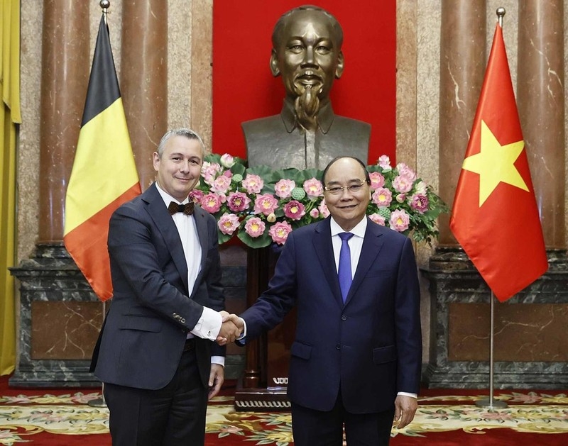 Chủ tịch nước Nguyễn Xuân Phúc với Đại sứ Vương quốc Bỉ Karl Hendrik Margareta Van Den Bossche.