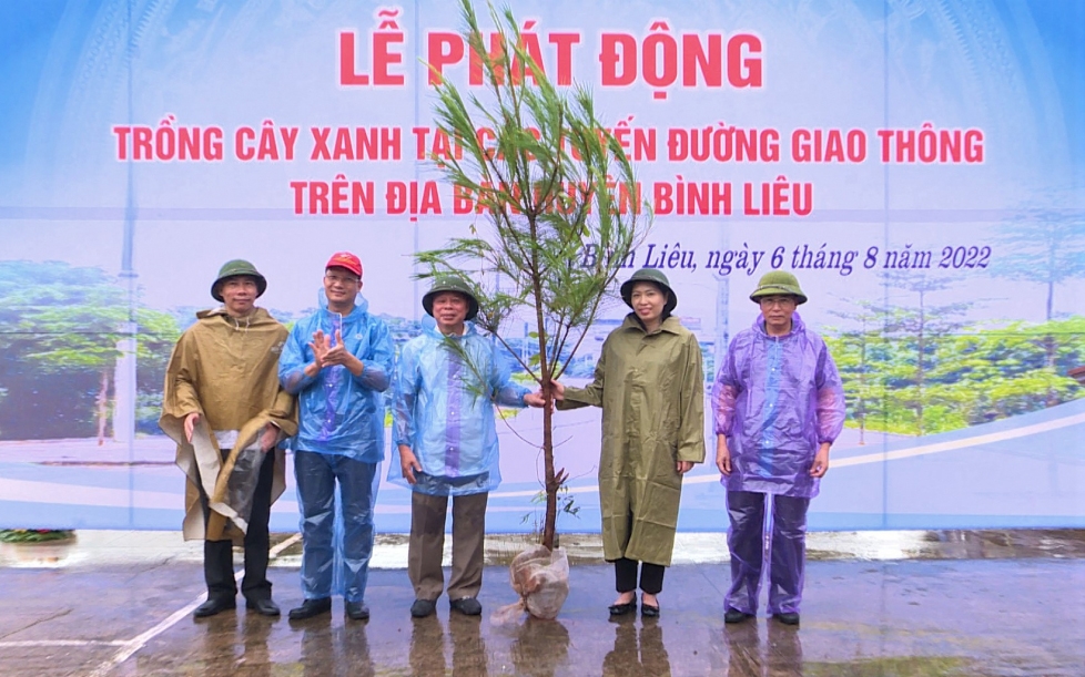 Lễ phát động trồng cây xanh tại các tuyến đường giao thông huyện Bình Liêu