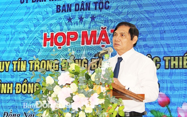 Phó Chủ tịch UBND tỉnh Nguyễn Sơn Hùng phát biểu tại Hội nghị. (Ảnh: Sông Thao) 