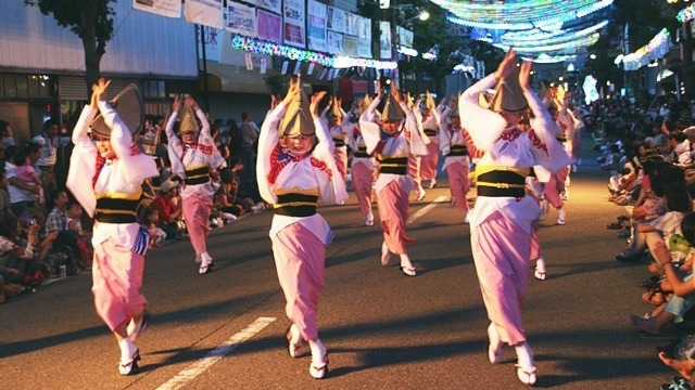 Lễ hội Obon Nhật Bản thu hút rất nhiều người Nhật Bản cũng như du khách từ khắp các nơi trên thế giới đến chiêm ngưỡng. 