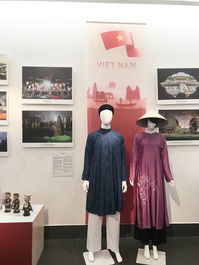 Không gian trưng bày văn hóa truyền thống Việt Nam.