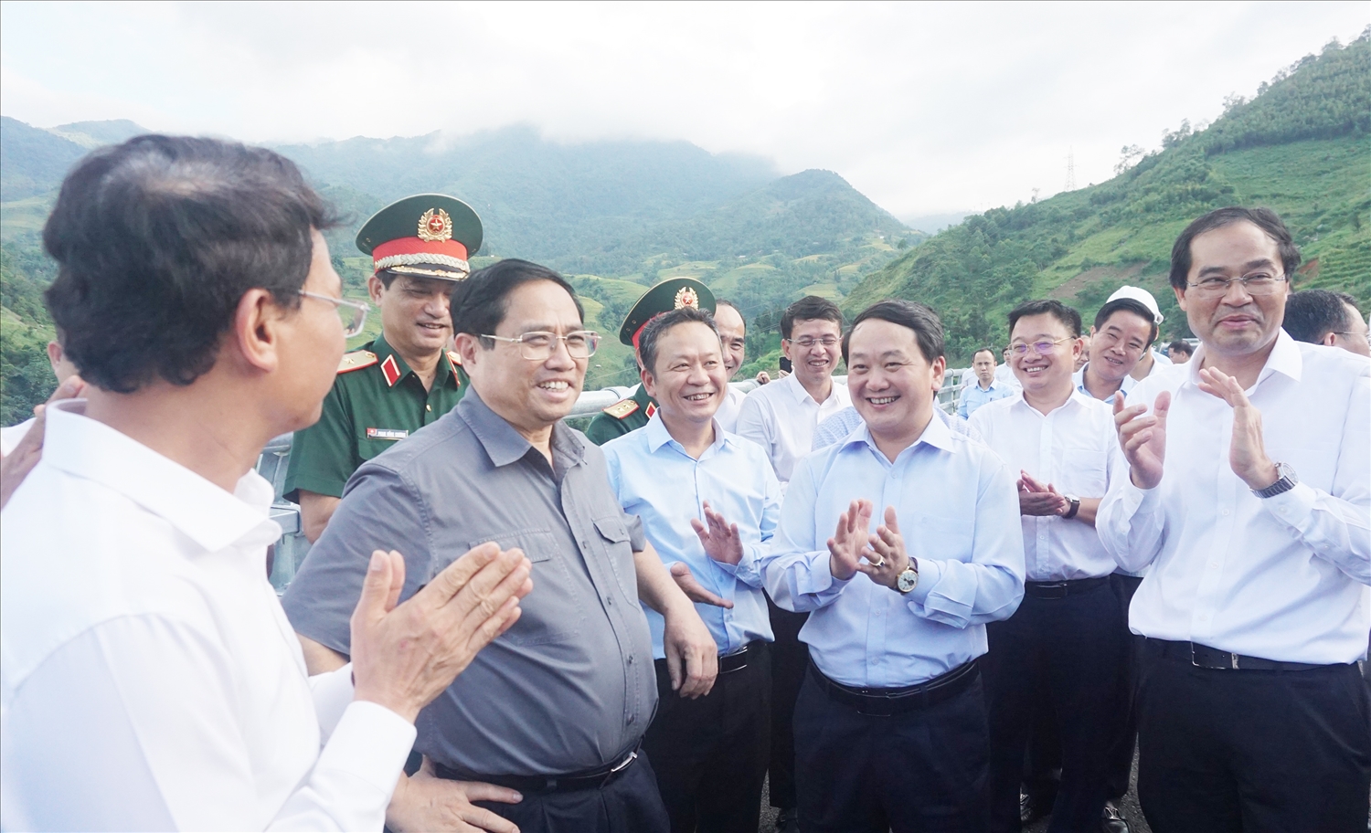 Thủ tướng kiểm tra công trình xây dựng tuyến đường nối cao tốc Nội Bài - Lào Cai với thị xã Sa Pa