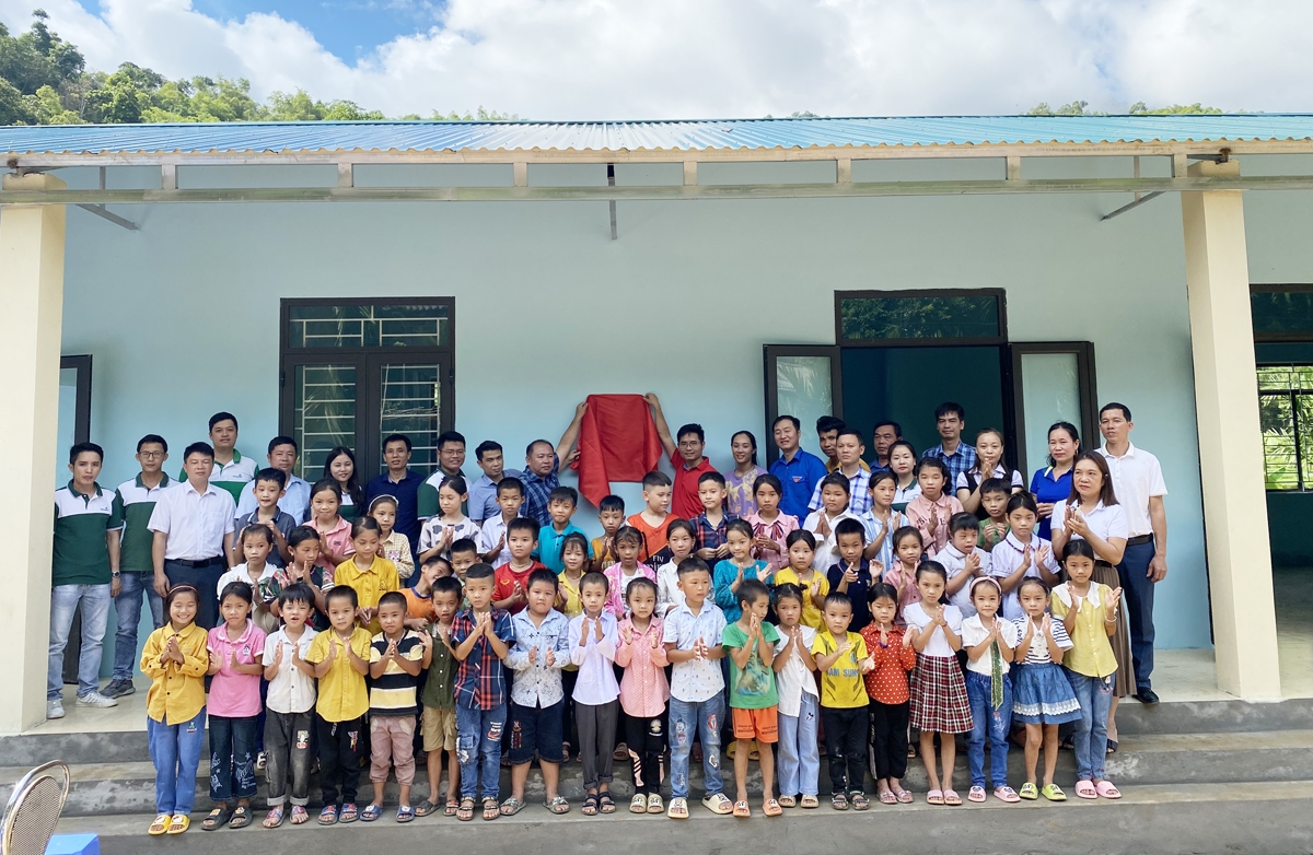 Từ nay, 71 học sinh điểm trường Khu Đuốm, xã Phú Lệ đã có phòng học khang trang, an toàn