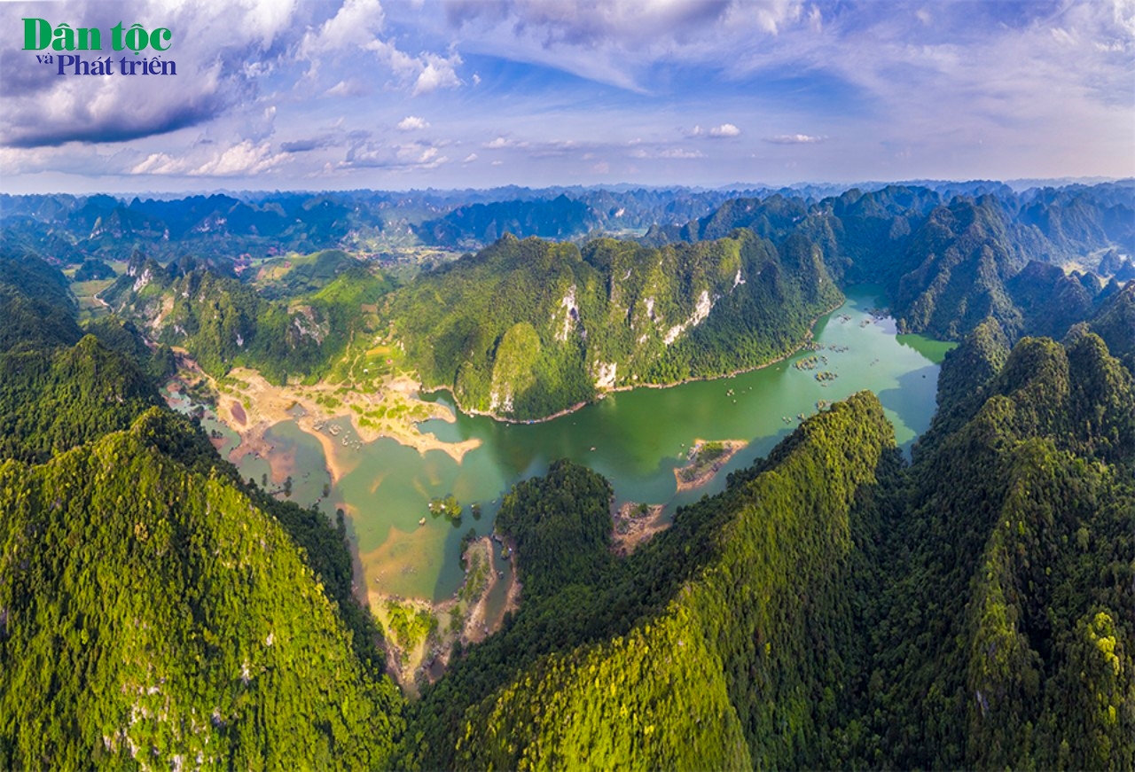Nước nổi ở Đồng Lâm nhìn từ trên cao