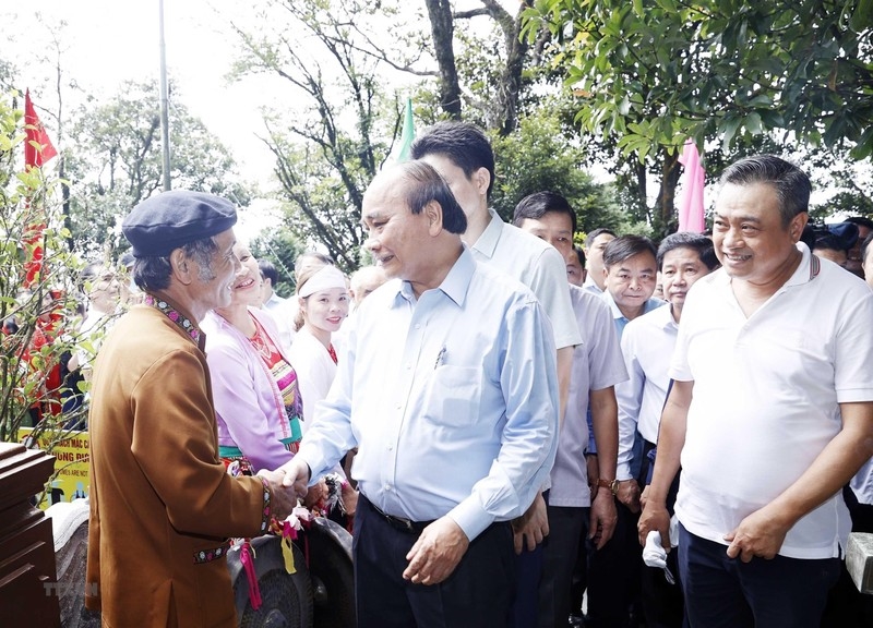 Chủ tịch nước Nguyễn Xuân Phúc dâng hương tưởng niệm Chủ tịch Hồ Chí Minh 2