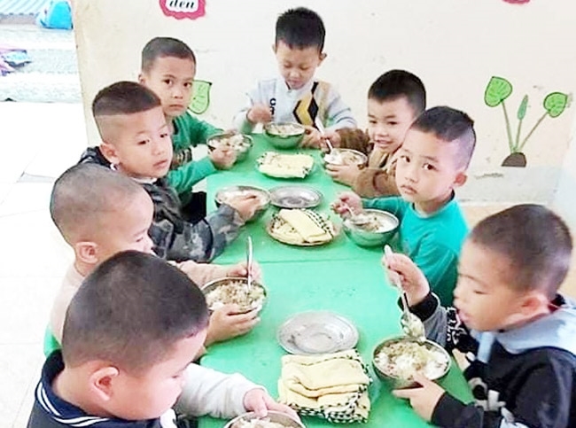 Dự án “Nuôi em Thanh Hóa” hỗ trợ gần 300.000 bữa ăn bán trú cho trẻ em có hoàn cảnh khó khăn ở khu vực miền núi xứ Thanh 