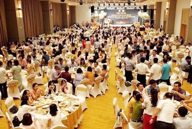 Bữa tiệc tri ân hoành tráng được tổ chức dành riêng cho Giám đốc CDC Quảng Ninh tại một khách sạn nổi tiếng trên địa bàn Tp. Hạ Long