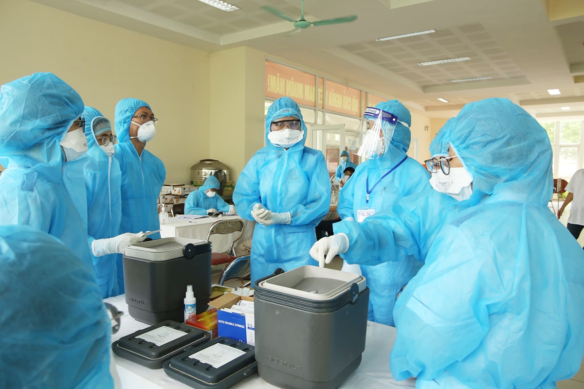 Việt Nam xuất hiện hàng loạt biến thể phụ lây nhanh của Omicron, Bộ Y tế vừa có văn bản khẩn yêu cầu tăng cường quản lý, báo cáo ca mắc COVID-19