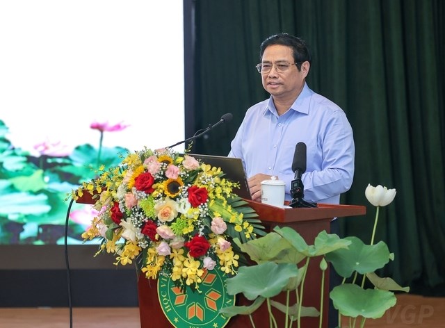 Thủ tướng Phạm Minh Chính ghi nhận, biểu dương và đánh giá cao những thành tích của Học viện Nông nghiệp Việt Nam trong thời gian vừa qua, được Đảng và Nhà nước trao tặng nhiều phần thưởng và danh hiệu cao quý - Ảnh: VGP/Nhật Bắc