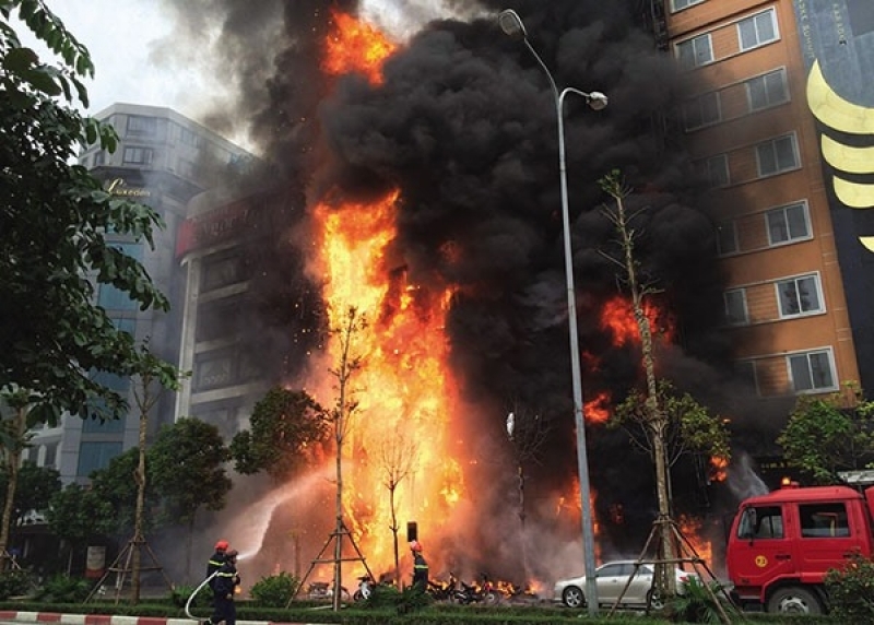 Vụ cháy kinh hoàng tại quán karaoke trên đường Trần Thái Tông, Hà Nội khiến 13 người tử vong