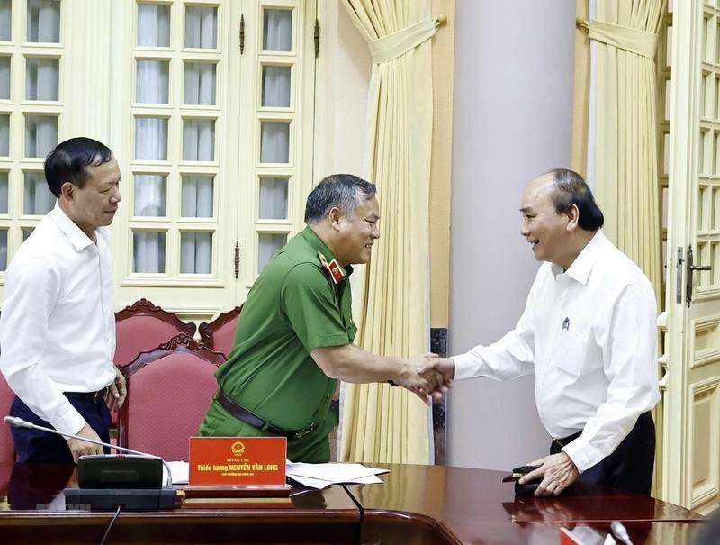 Chủ tịch nước Nguyễn Xuân Phúc với các thành viên Hội đồng Tư vấn đặc xá.