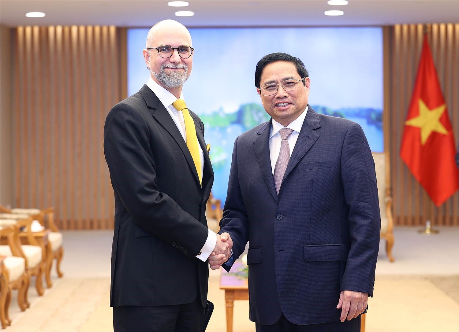 Thủ tướng Phạm Minh Chính tiếp Đại sứ Canada tại Việt Nam Shawn Perry Steil đến chào xã giao - Ảnh: VGP/Nhật Bắc