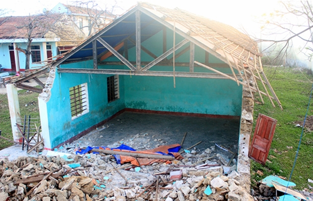 Một trường học trên địa bàn bị sập do bão chưa được sửa chữa