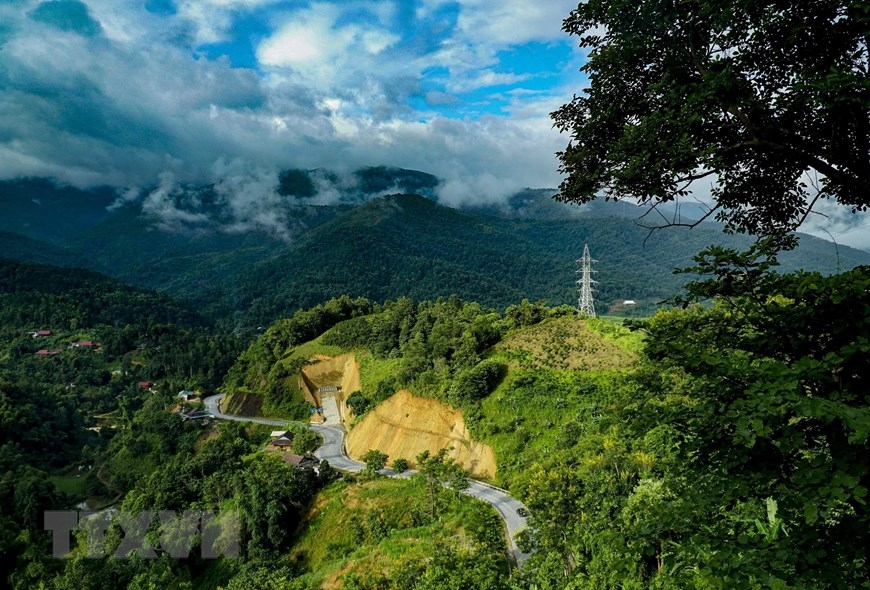 Vẻ đẹp hùng vĩ của đèo Pha Đin nối liền 2 tỉnh Điện Biên-Sơn La ...