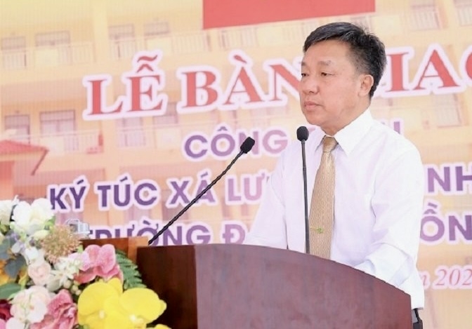 Ông Phút Phăn Kẹo Vông Xay, Ủy viên Ban Thường vụ Tỉnh ủy, Phó Tỉnh trưởng tỉnh Hủa Phăn phát biểu tại buổi lễ