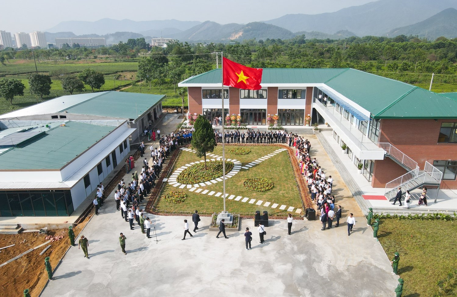 ĐHQGHN gấp rút hoàn thiện cơ sở vật chất đón sinh viên tới Hòa Lạc học tập vào tháng 9/2022