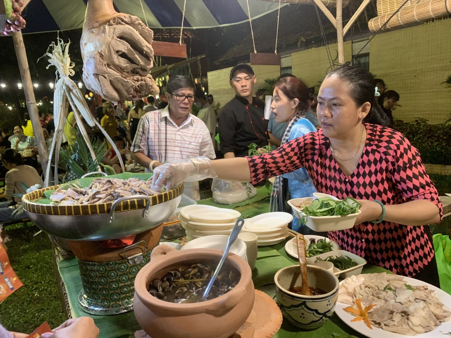 Hàng trăm món ăn được giới thiệu đến người dân TP Hồ Chí Minh và du khách tại lễ hội Văn hóa ẩm thực, món ngon Saigontourist Group 2022 
