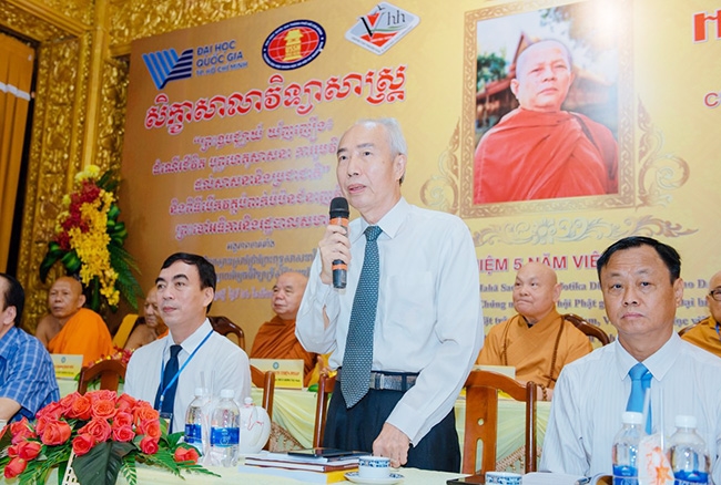 Ông Huỳnh Đảm - nguyên Chủ tịch Ủy ban Trung ương MTTQ Việt Nam đóng góp ý kiến tại Hội thảo 
