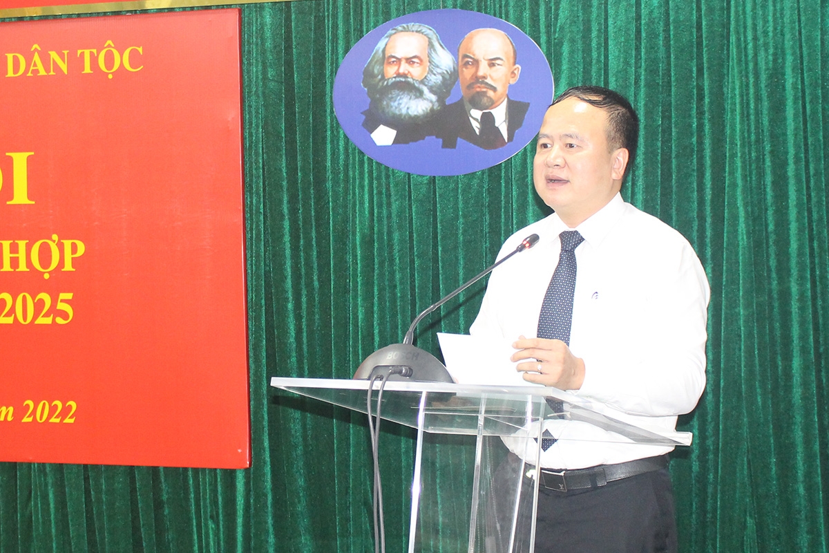 Ủy viên Ban Thường vụ Đảng ủy Ủy ban Dân tộc Lò Quang Tú phát biểu tại Đại hội