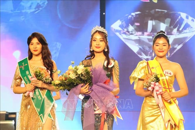 Ba thí sinh đạt các danh hiệu cao nhất cuộc thi Người đẹp Hoa Lư năm 2022.