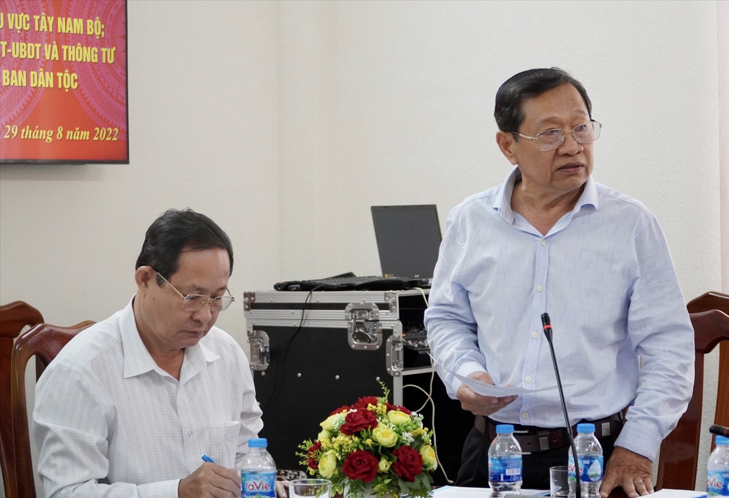 Ông Men Pho Ly - Trưởng Ban Dân tộc tỉnh An Giang phát biểu tại Hội nghị