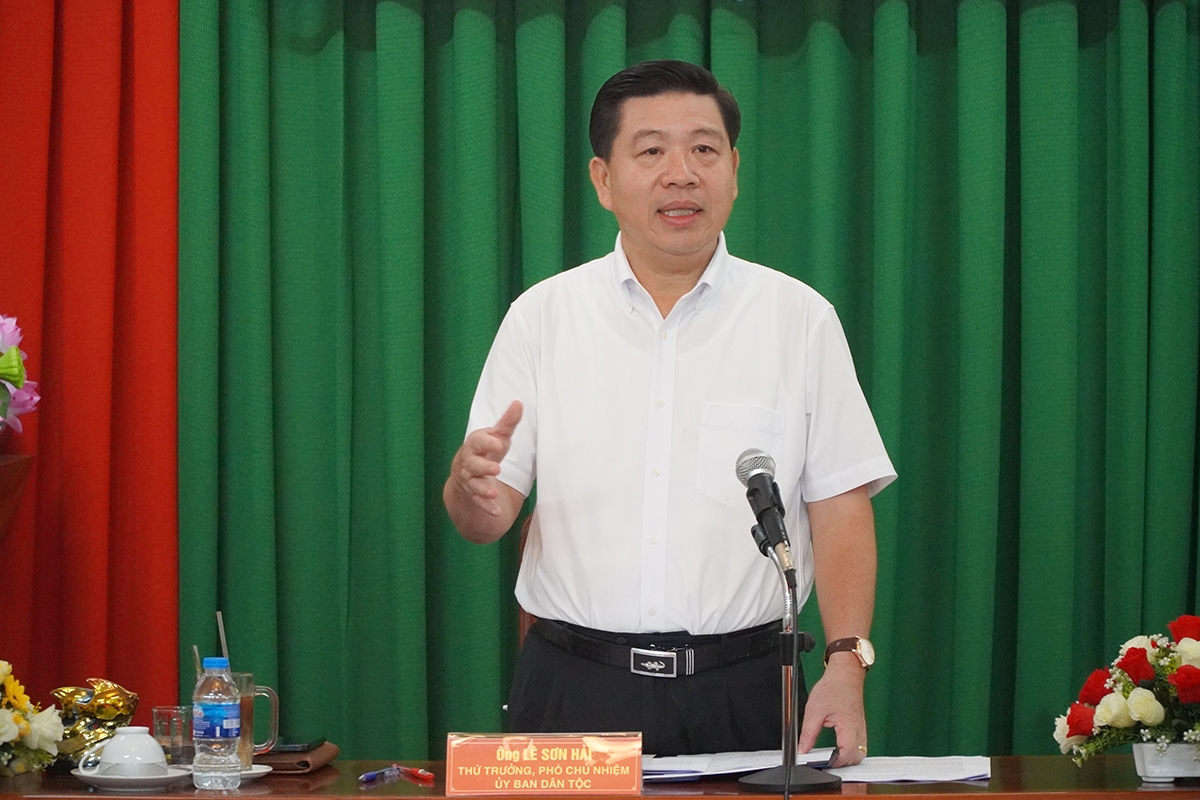 Thứ trưởng, Phó Chủ nhiệm UBDT Lê Sơn Hải phát biểu chỉ đạo tại Hội nghị