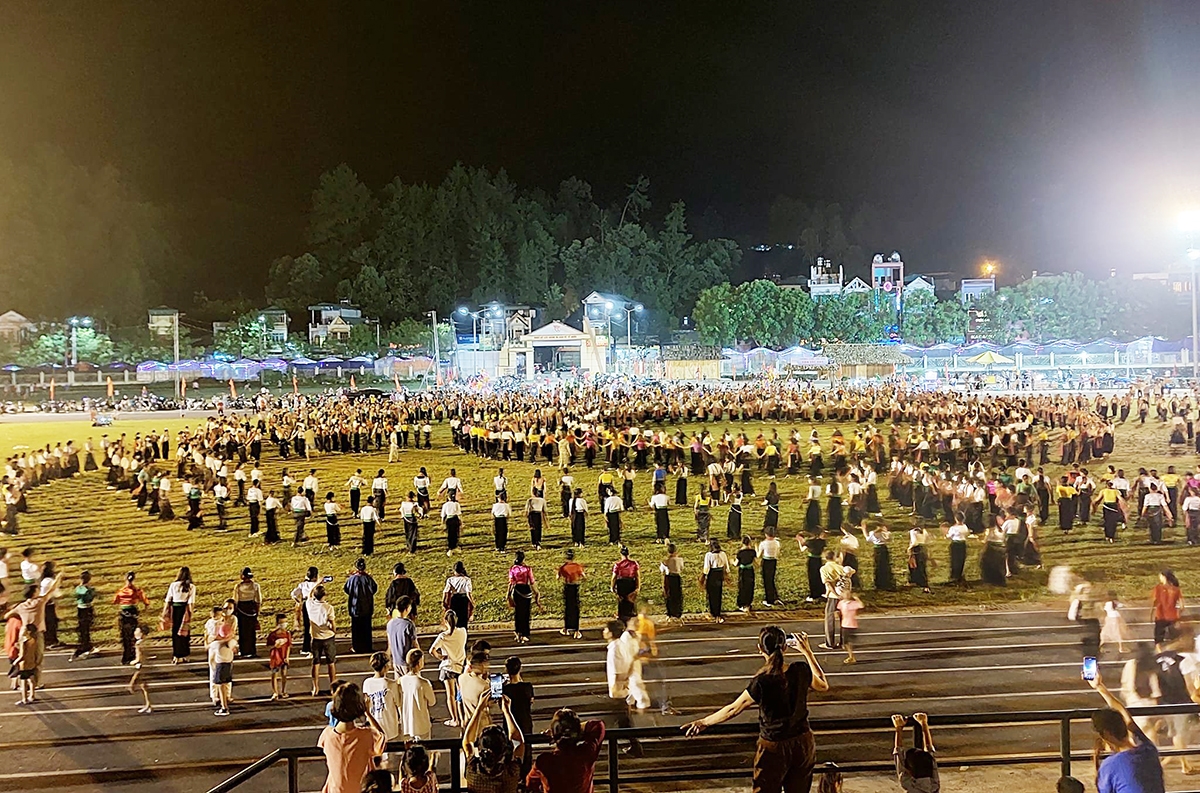 Vòng đại Xòe dân tộc Thái sẽ có hơn 1.500 người tham gia biểu diễn. (Ảnh: Trung tâm Văn hóa Thể thao và Truyền thông huyện Than Uyên)
