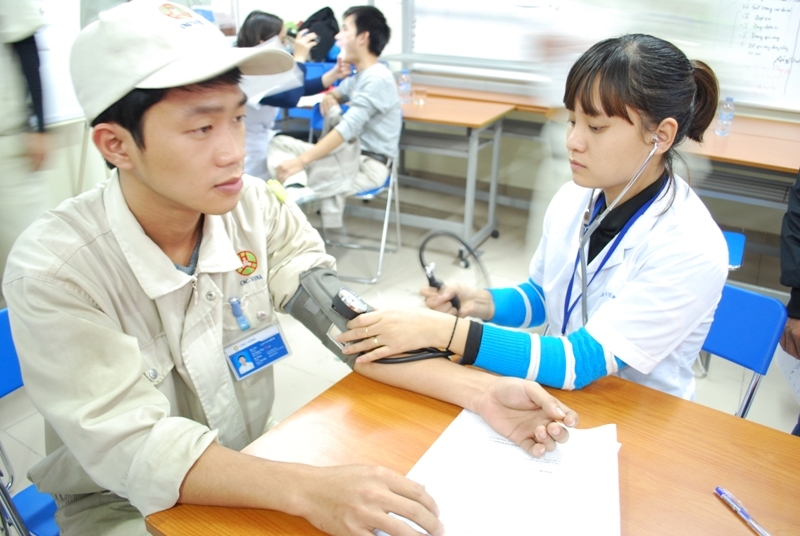 Tổng Liên đoàn Lao động Việt Nam đề nghị xây dựng cơ sở khám chữa bệnh ở nơi tập trung đông công nhân lao động.