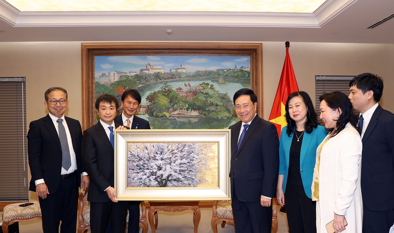Phó Thủ tướng Thường trực hoan nghênh Tập đoàn EMS đầu tư và xây dựng Trung tâm Y khoa Nhật Bản T-Matsuoka đầu tiên tại Hà Nội - Ảnh: VGP/Hải Minh