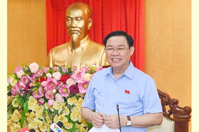 Chủ tịch Quốc hội Vương Đình Huệ phát biểu kết luận buổi làm việc với Ban Thường vụ Tỉnh uỷ Hà Tĩnh