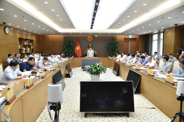 Phó Thủ tướng Lê Minh Khái chủ trì cuộc họp xem xét phương án xử lý Dự án Đạm Ninh Bình và Công ty TNHH MTV công nghiệp tàu thủy Dung Quất (DQS). Ảnh VGP/Quang Thương