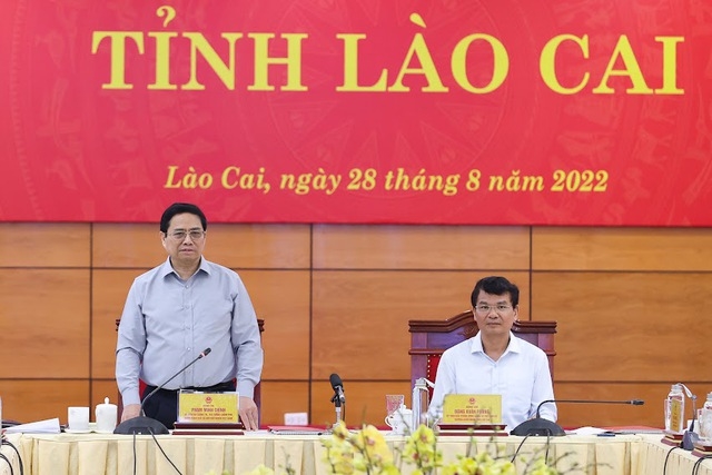 Dành nhiều thời gian phân tích thêm về những tiềm năng, lợi thế, cơ hội của Lào Cai, Thủ tướng cho rằng ít có tỉnh nào có nhiều lợi thế như Lào Cai. Ảnh: VGP/Nhật Bắc
